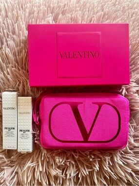 NIB Valentino Pink Studded Lipstick w /Refill Set with Pink Valentino Pouch.